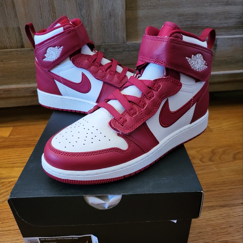 Jordan 1 High - FlyEase (Size 5Y/W 6.5)